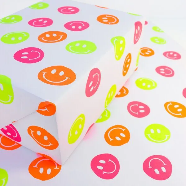 Bow & Hummingbird Bow & Hummingbird Geschenkpapier "Smiley" aus Recyclingpapier – Produktbild 3 von 8