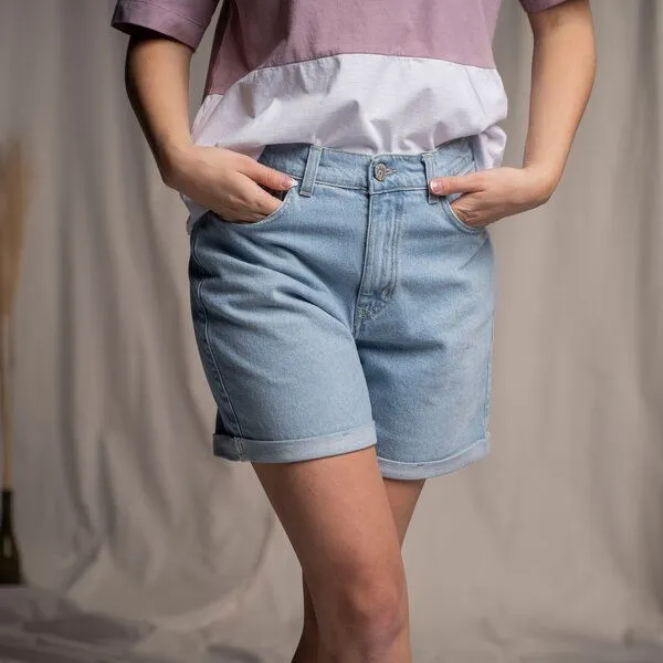 Vresh Clothing Vresh Clothing Stev - Jeans-Shorts aus Biobaumwolle, Hellblau, – Produktbild 4 von 4