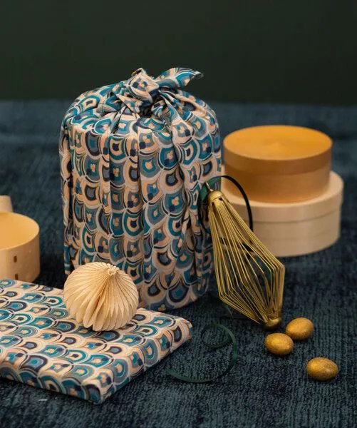 FabRap Gift Wrap FabRap Gift Wrap Wiederverwendbare Geschenkverpackung Furoshiki - Set mit drei Größen (einseitig), Art deco (blau und rosa), – Produktbild 2 von 4