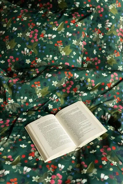 Lesen - Design-Bettwäsche Lesen - Design-Bettwäsche Nachhaltiges Bettwäsche-Set aus 100% BIO-Baumwollsatin - Waldfrüchte – Produktbild 4 von 4