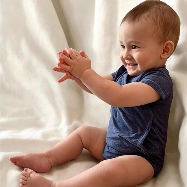 OrganicEra Baby S/S Kimono Body 'OrganicEra' aus Bio-Baumwolle, Indigo melange (blau), – Produktbild 3 von 4
