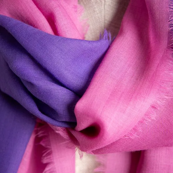 nahtur-design nahtur-design 2 Wolltücher "hauchfein", Pflaume-pink (lila), – Produktbild 3 von 4