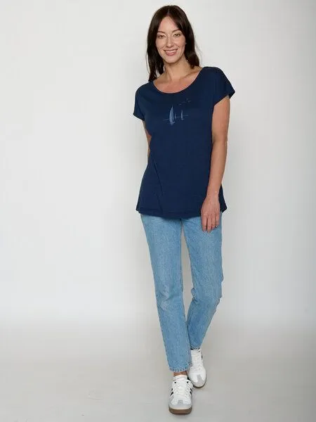 GreenBomb GREENBOMB Sailling Vessel Cool - Lässiges T-Shirt aus Bio-Baumwolle / hochwertiger Print / GOTS / Fair & Vegan, Blau (marineblau), – Produktbild 3 von 4