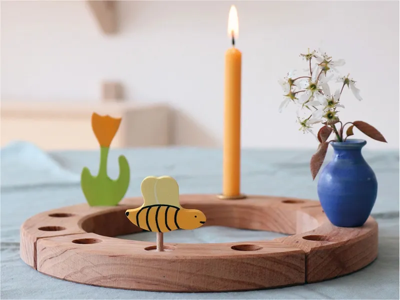 Grimms Grimms Biene Steckfigur aus Lindenholz, bunt lasiert Höhe 5 cm, Gelb, mehrfarbig, – Produktbild 2 von 2