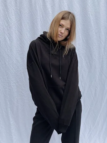noemvri fashion label noemvri fashion label schwarzer Hoodie mit Rückenaufnäher, Patch / gelb, – Produktbild 3 von 4