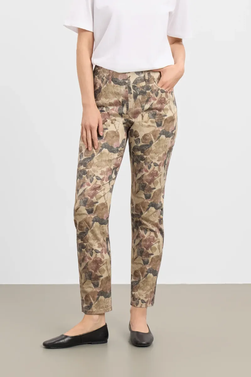 LAURIE LAURIE Damen vegan Hose Kelly Regular Sl Pflaume Botany-Print, Braun, – Produktbild 2 von 2