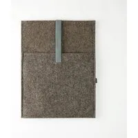 matilda k manufaktur matilda k. manufaktur Minimalistische Laptophülle aus Wollfilz 'max' mit Einsteckfach | für MacBook |Air| Pro 13|14|15|16 Zoll, Braun-grau, – Produktbild 1 von 1
