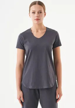 ORGANICATION ORGANICATION ESSENTIALS-TUBA- Basic T-Shirt aus Bio-Baumwolle mit V-Ausschnitt – Produktbild 1 von 1