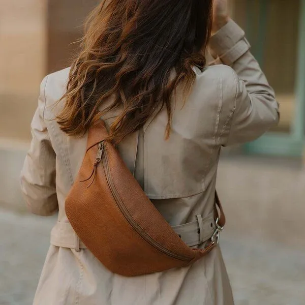 BOWLEANIES TASCHEN BOWLEANIES TASCHEN Große XXL Gürteltasche aus Lederfaserstoff, Braun mit silber, – Produktbild 1 von 4