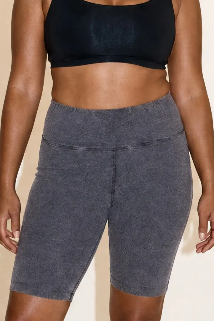 nice to meet me nice to meet me Damen vegan Biker-Shorts Essential Tie-Dye Grau, Grau, – Produktbild 2 von 2