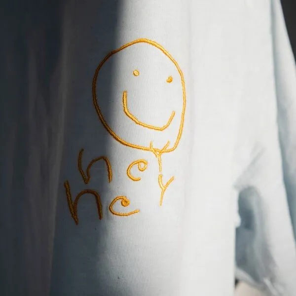 hey hey studios hey hey studios Damen T-Shirt „Michelle“ Limited Edition aus Bio-Baumwolle, Weiß, – Produktbild 2 von 2