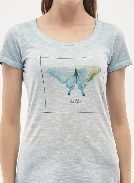 ORGANICATION ORGANICATION Garment Dyed T-Shirt aus Bio-Baumwolle mit Schmetterling-Print, Milky blue, – Produktbild 4 von 4