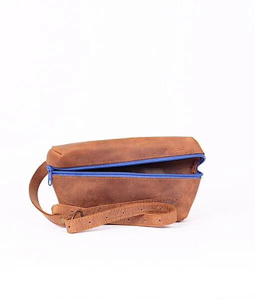 monday market monday market Bauchtasche Luca aus Pull-Up-Leder, Dunkelbraun-blau, – Produktbild 3 von 3