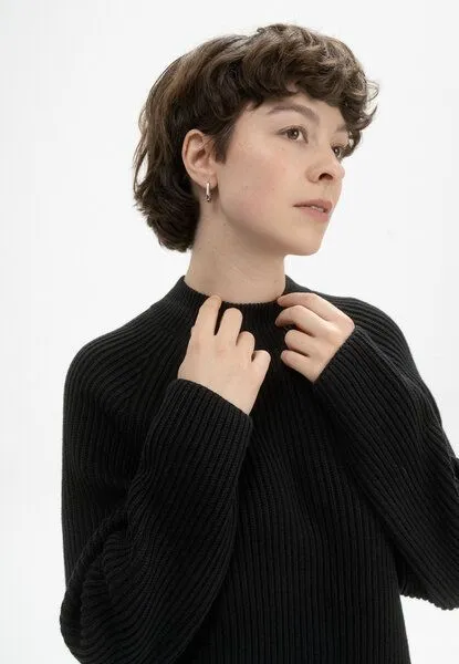 MELA Rippstrick Stehkragenpullover ANALAH | von MELA | Fairtrade & GOTS zertifiziert, Schwarz, – Produktbild 4 von 4