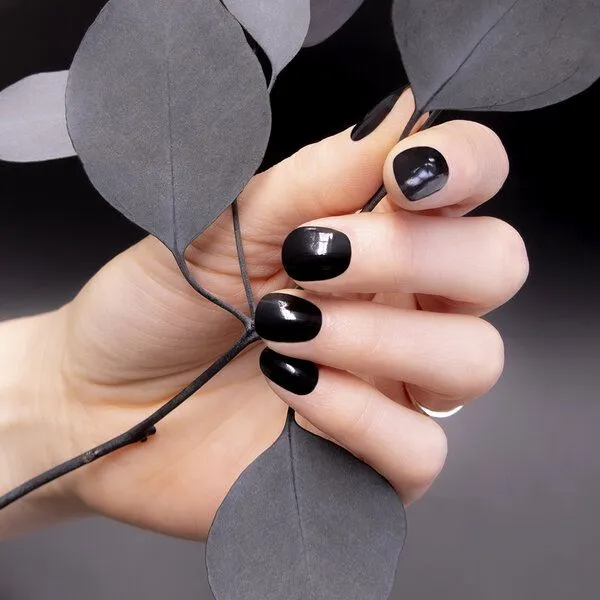 Look To Go Look To Go • veganer Nagellack • SCHWARZ & WEISS • 21-free & PETA approved, Deep black, – Produktbild 2 von 3