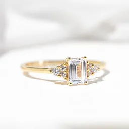 Eppi Eppi Verlobungsring mit Moissanit und Lab Grown Diamanten Miha – Produktbild 1 von 1