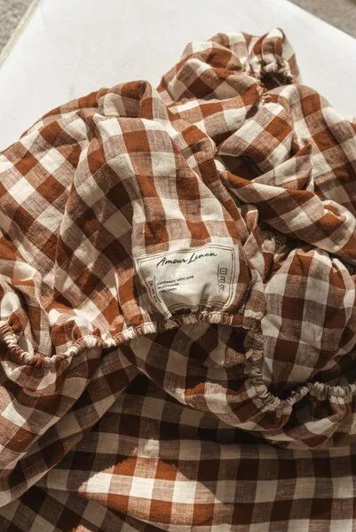 AmourLinen AmourLinen Leinen-Spannbetttuch, Mokka gingham, – Produktbild 1 von 2