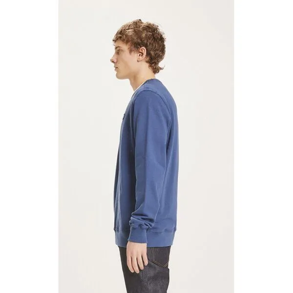 KnowledgeCotton Apparel KnowledgeCotton Apparel Sweatshirt - ELM basic badge sweat - aus Bio-Baumwolle, Dunkelblau (dark denim), – Produktbild 4 von 4