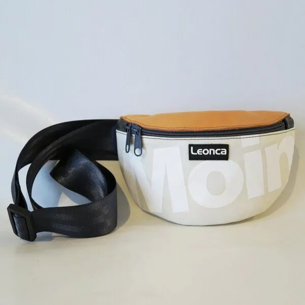 Leonca Leonca Upcycling Hip Bag aus Segel & Turnbockleder mit Moin-Druck in 3 Größen – Produktbild 1 von 4