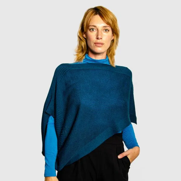 LANARTO slow fashion LANARTO slow fashion Poncho Cape aus mulesingfreier Merinowolle in edlen Farben, Blau, – Produktbild 1 von 4