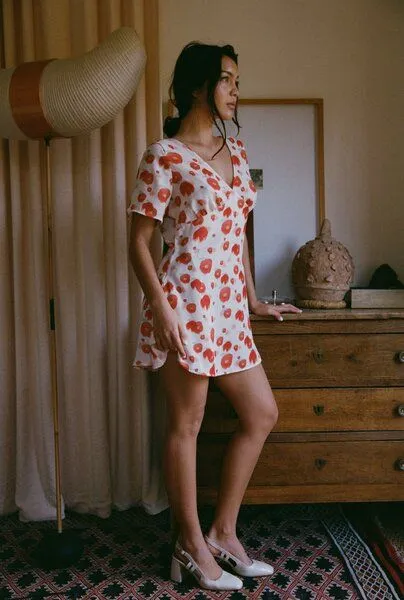 Nénés Nénés Kleid Laura, Rote blumen, – Produktbild 3 von 4