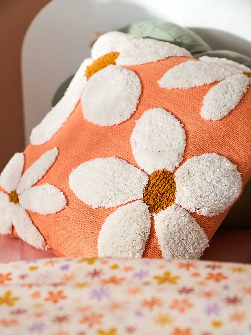Vertbaudet Deko-Kissen MARGERITEN mit Quasten Kinderzimmer, Koralle/weiß, – Produktbild 1 von 4