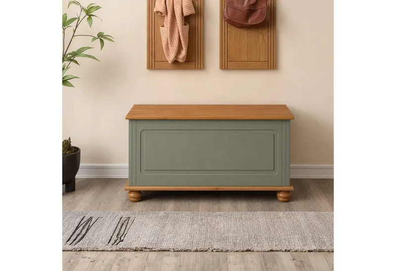 OTTO home Sitztruhe Finca, aus massivem Kiefernholz, 85 x 43 x 45 cm, mit praktischem Stauraum, Grün, – Produktbild 2 von 5