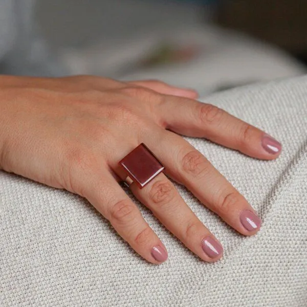 ALEXASCHA ALEXASCHA Geometrischer Statement Ring aus Glas PUREFORM, Kaffeebraun, – Produktbild 3 von 4