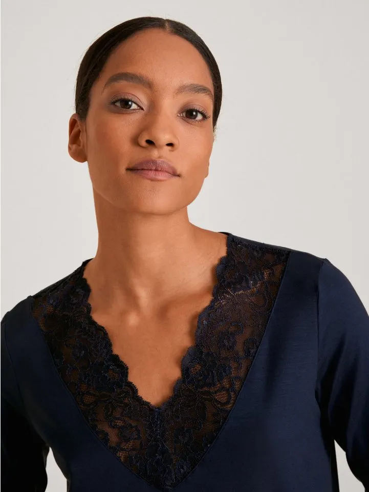 CALIDA CALIDA Capri-Pyjama Elegant Dreams Damen (2 tlg) seidig weich, anschmiegsam mit Spitze, Blau, – Produktbild 4 von 5