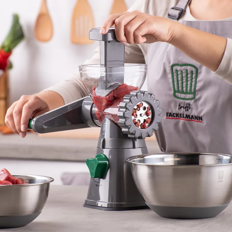 Chefkoch trifft Fackelmann Chefkoch trifft Fackelmann Fleischwolf mit Gebäckaufsatz, 6-teilig – Produktbild 3 von 3