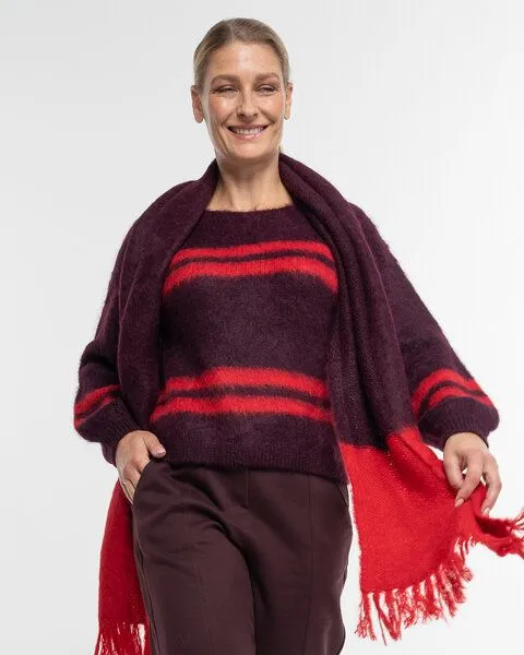 Alma & Lovis Alma & Lovis Flauschiger Strickschal aus gebrushter Alpakawolle | Brushed Scarf, Plum (rot), – Produktbild 1 von 3