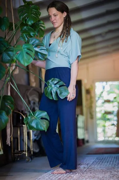 YogiLiebe YogiLiebe Wickelshirt „Ananda“ aus Bio-Baumwolle – beidseitig tragbar & nachhaltig gefertigt, Navy blue, – Produktbild 4 von 4