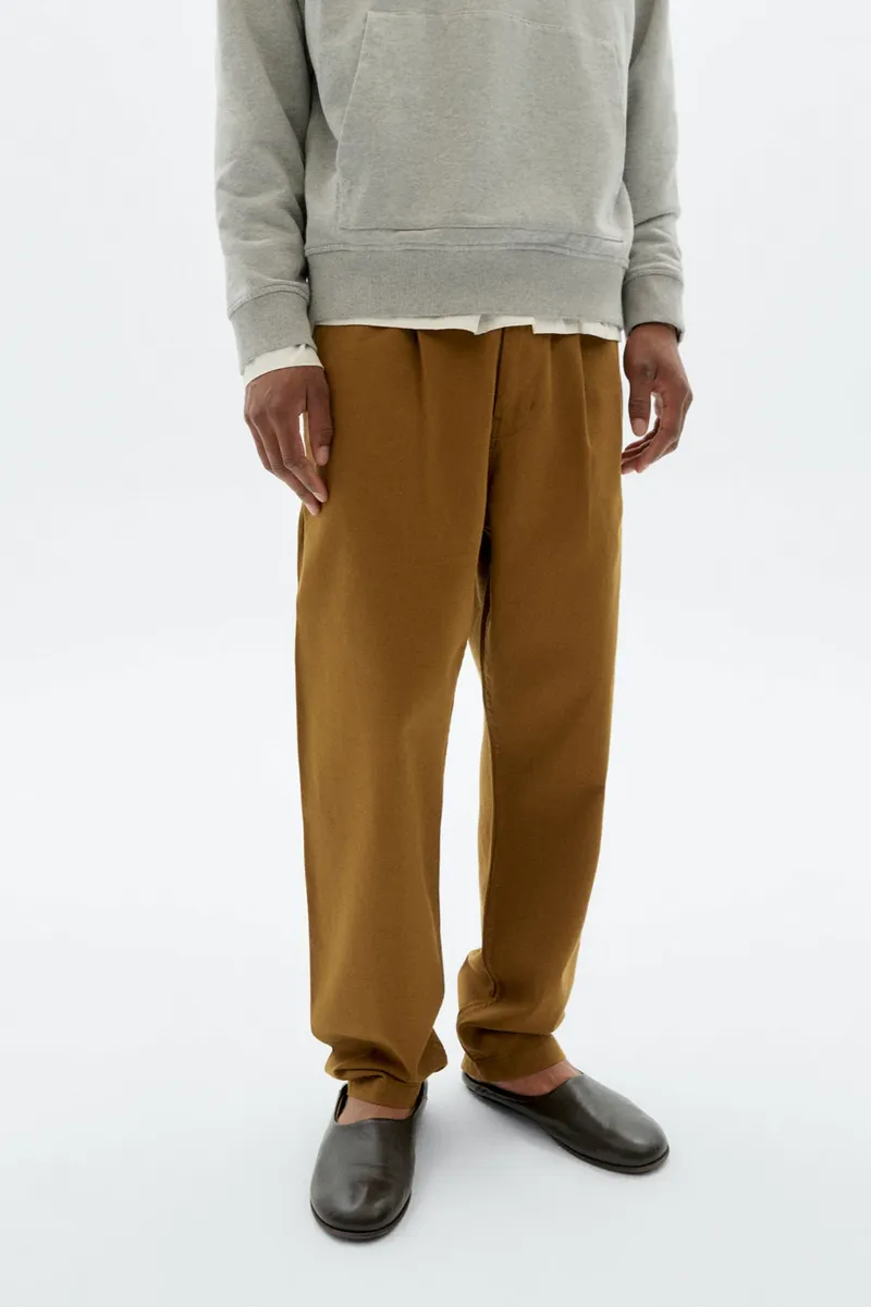 thinking mu Thinking MU Herren vegan Hose Relaxed Plissee Wotan Braun, Braun, – Produktbild 2 von 2