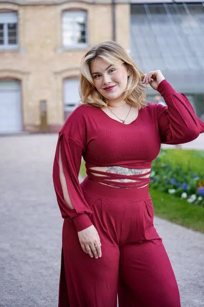 Vivien Joy Vivien Joy Flower Pulli mit Schlitzen an den Ärmeln - Farrah, Berry (rot), – Produktbild 2 von 4