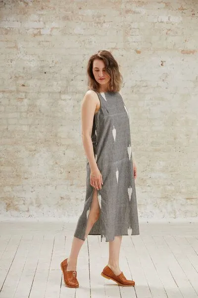 Jyoti - Fair Works Jyoti - Fair Works Bio-Baumwoll Kleid Renu Ikat, Grau, – Produktbild 4 von 4