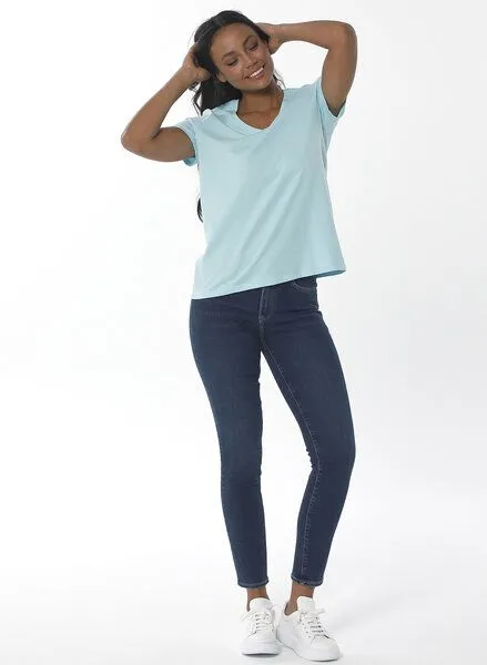 ORGANICATION ORGANICATION Damen Basic T-Shirt aus Bio-Baumwolle mit V-Ausschnitt, Blau(mint), – Produktbild 2 von 4