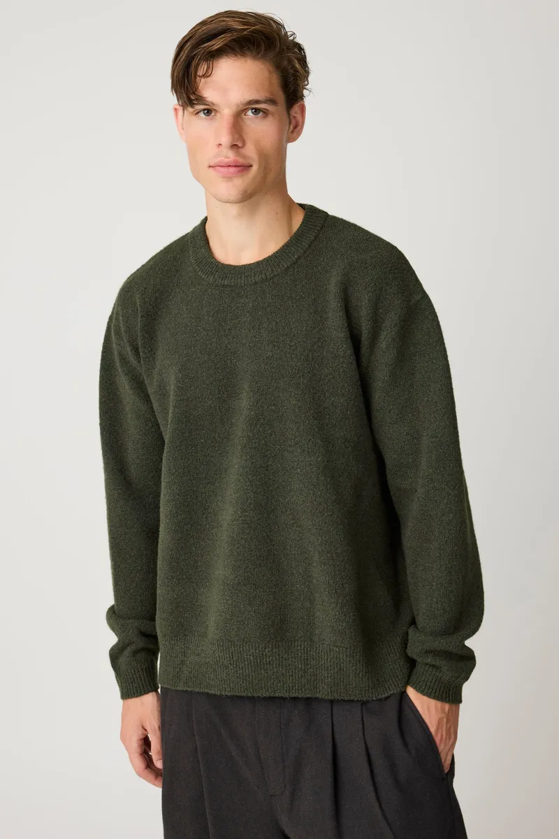 KnowledgeCotton Apparel KnowledgeCotton Apparel Herren vegan Pullover Soufflé Yarn In Der Farbe Forest Night Green, Grün, – Produktbild 2 von 2