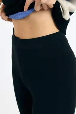 SUITE13LAB SUITE13LAB Damen vegan Leggings Ulmo Schwarz – Produktbild 1 von 1