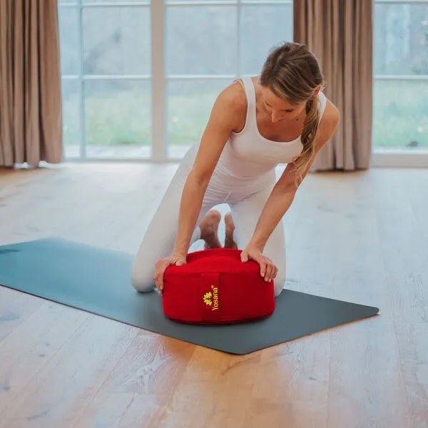 Yosana Yosana Yogakissen XL, 35cm rund, Meditationskissen mit Deutscher Bio-Dinkelspelzen Füllung, Burgunder rot, – Produktbild 2 von 4