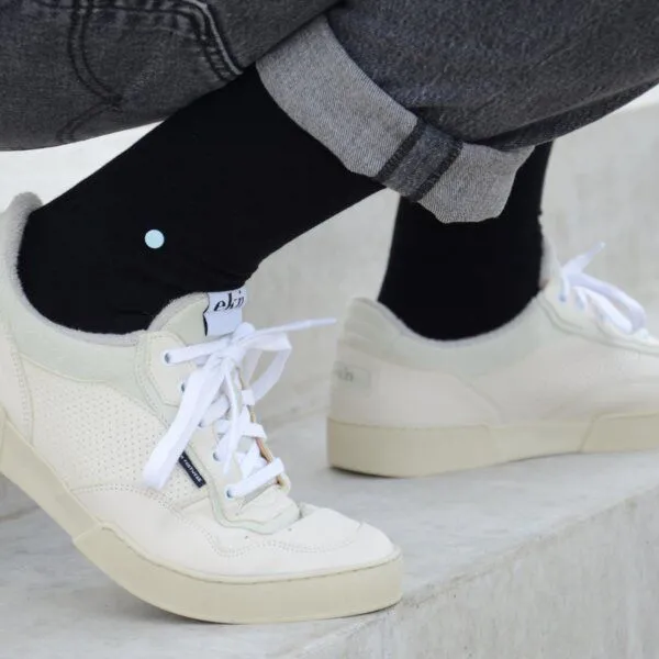wysf. | what you stand for. wysf. | what you stand for. Socken, Piqué Strick mit Knopf, Bio-Baumwoll-Mix, Schwarz, – Produktbild 1 von 4