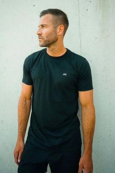 DIRTS dirts Classic Athletic T-Shirt, Black, – Produktbild 2 von 4