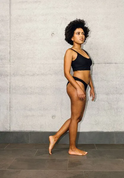Lovjoi Lovjoi Bikini Slip AZORELLA aus innovativem Bio-based Material, Black structure (schwarz), – Produktbild 3 von 4