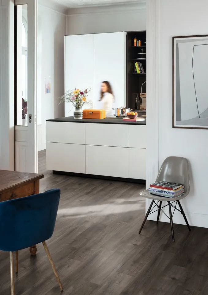 Egger Egger Laminat NatureSense* Aqua EL2078 Loja Eiche grau, (8mm, 1,995qm), Wasserbeständig & Praktisch, Grau, – Produktbild 4 von 5