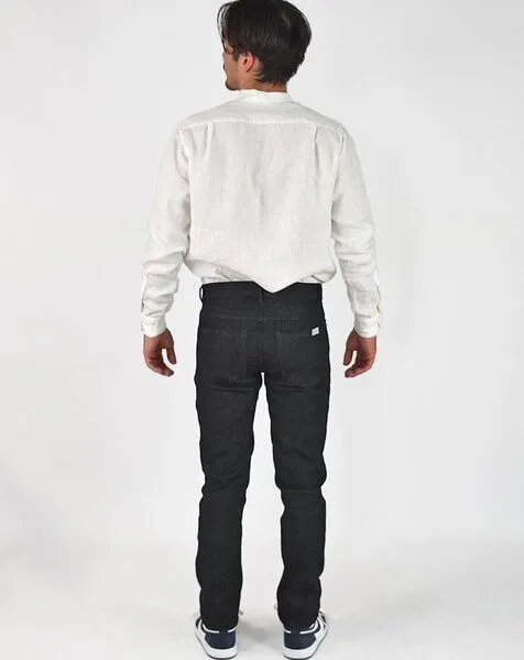Aatise Aatise Straight fid mid-raise Jeans schwarz aus Bio-upgecycelter Baumwolle, Schwarz, – Produktbild 4 von 4