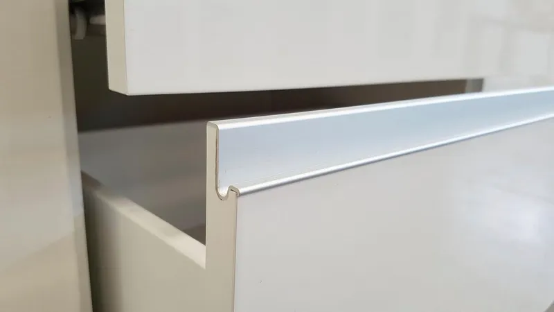 Home affaire Highboard Magic, Highboard, Hochschrank, Hochkommode, mit 4 Türen und 8 Schubkästen, Hochglanz lackiert, Breite 240cm, Weiß, – Produktbild 3 von 5