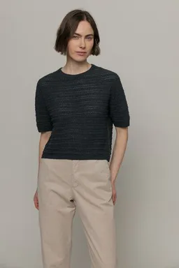 Rifò - Circular Fashion Made in Italy Rifò - Circular Fashion Made in Italy Elisa Kurzarm-Pulllover aus recykelter und Bio-Baumwolle – Produktbild 1 von 1