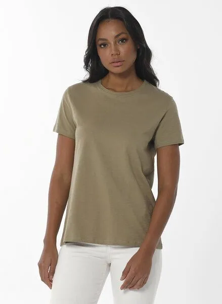 ORGANICATION ORGANICATION Damen Basic T-Shirt aus Bio-Baumwolle, Grün(olive), – Produktbild 1 von 4