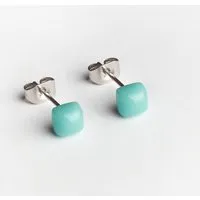 ALEXASCHA ALEXASCHA Winzige Ohrstecker aus recyceltem Glas | 4mm, Karibikblau, – Produktbild 1 von 1