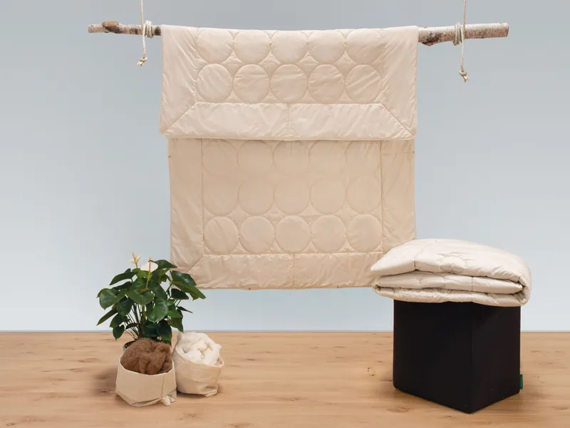 allnatura Kamelflaumhaar/Seide-Kombi-Bettdecke "Calida" | 155x200 cm | Druckknöpfe, Weiß, – Produktbild 2 von 2