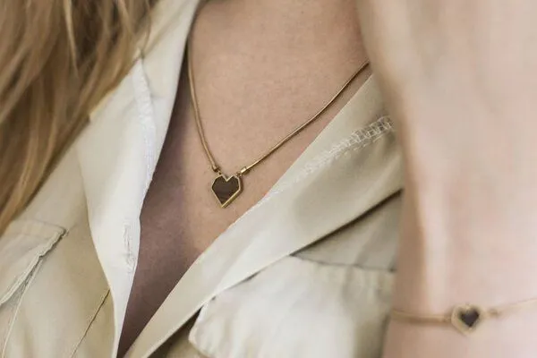 BeWooden BeWooden Kette mit Herzchen Anhänger mit Holzdetail, Aurum, – Produktbild 3 von 3